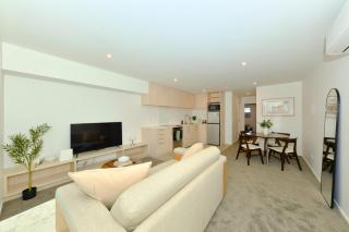 Stylish 1 Bedroom Apartment with Private Yard - 8