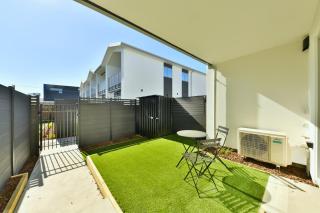 Stylish 1 Bedroom Apartment with Private Yard - 7