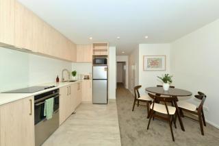Stylish 1 Bedroom Apartment with Private Yard - 4