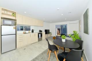 Modern 1 Bedroom Retreat with Private Yard - 9