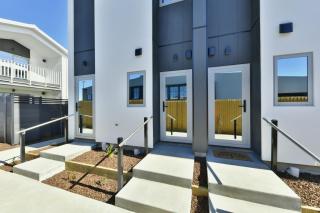 Modern 1 Bedroom Retreat with Private Yard - 8