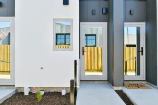 Modern 1 Bedroom Retreat with Private Yard - 7