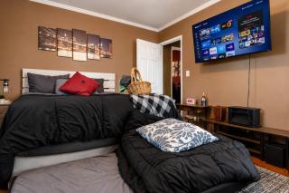 Modern High-Floor condo at Heart of Downtown & Skyline Balcony - 9
