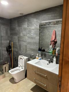 Spacious Luxury Apartment - 6