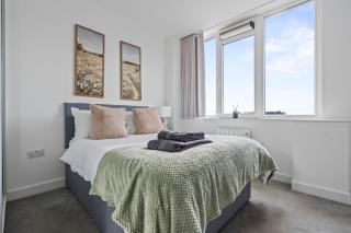Heathrow Airport Stay Sleeps 6 Free Secure Parking Perfect For Stopovers or Visits in London - 8