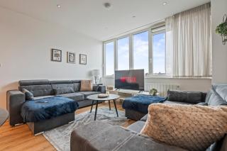 Heathrow Airport Stay Sleeps 6 Free Secure Parking Perfect For Stopovers or Visits in London - 9