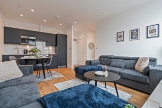Heathrow Airport Stay Sleeps 6 Free Secure Parking Perfect For Stopovers or Visits in London - 5