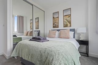Heathrow Airport Stay Sleeps 6 Free Secure Parking Perfect For Stopovers or Visits in London - 2