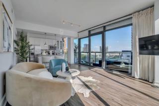 Top Tier Panoramic Skyline Views - 9