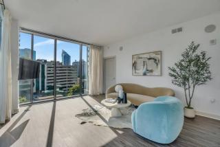 Top Tier Panoramic Skyline Views - 8