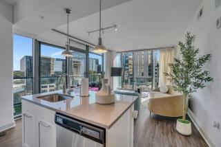Top Tier Panoramic Skyline Views - 6