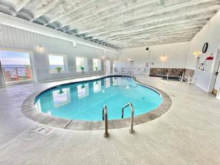 Cozy 1 bed condo on Lake Superior Pool Hot Tub - 9