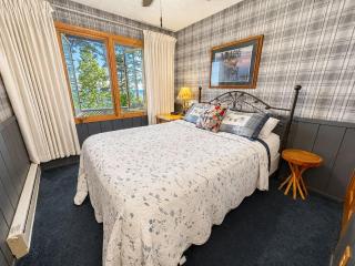 Cozy 1 bed condo on Lake Superior Pool Hot Tub - 2