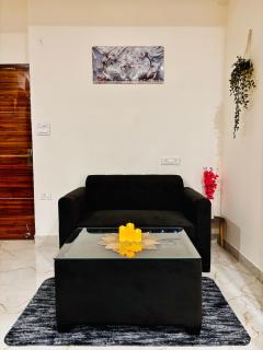 Spacious Studio Apartment Near Medanta Hospital by LuxAura Stays - 8