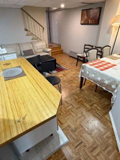 Montreal Accommodation Steps Downtown 17mins airport - 0