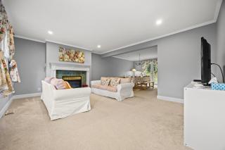 Amazing Spacious 3BR Cozy Home Near Crescent Beach - 1