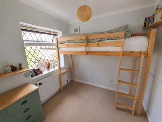 Cozy 3 bed home with a beautiful garden - 8