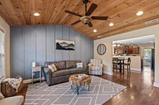 Creekside Cottage! 3BR-3BA, Every Bedroom with Private Bath!Hot Tub! Pigeon Forge - 9