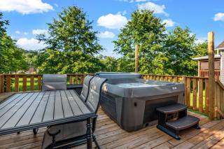 Creekside Cottage! 3BR-3BA, Every Bedroom with Private Bath!Hot Tub! Pigeon Forge - 8