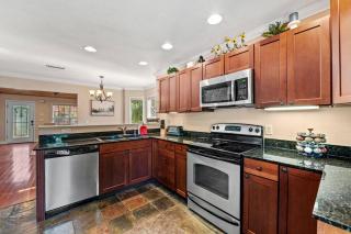 Creekside Cottage! 3BR-3BA, Every Bedroom with Private Bath!Hot Tub! Pigeon Forge - 6