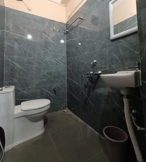 Advika Homestay 2BHK AC with Kitchen, Balcony & Terrace - 5