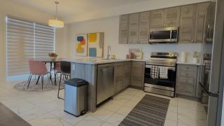 3BR Cozy Haven with Hot Tub and BBQ Near Niagara Falls - 2