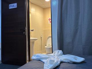 Snug En-Suite Nest - 5