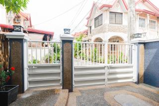 Cozy Apt with Starlink Continuous Power Washer Dryer near SM - 7