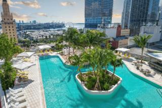 Corner Bay View Stay with Pool and Balcony in Miami G2515 - 9