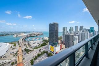 Corner Bay View Stay with Pool and Balcony in Miami G2515 - 8
