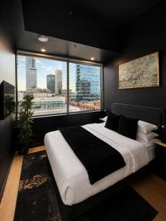 Black Cave Skyline Luxury 1BR UG Parking - 3