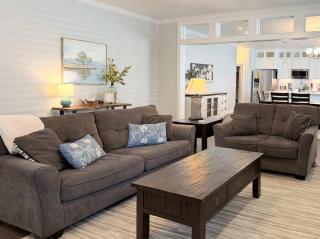 Modern 3BR Home Walk to Downtown CDA - 6