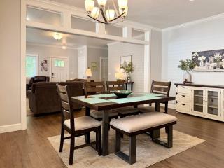 Modern 3BR Home Walk to Downtown CDA - 8
