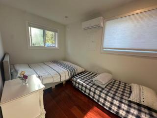 Bright & Cozy 2-Bed Room Close to UBC, Transit, beach and Downtown - 2
