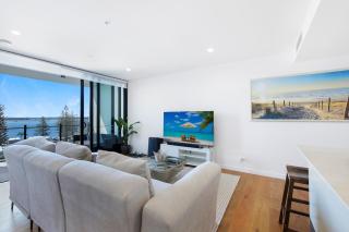 Oceanview Oasis - Games Views Vibes - 6