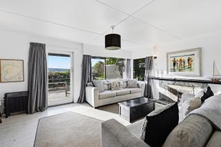 Wharewaka Bach - Lake Taupo Holiday Home - 3
