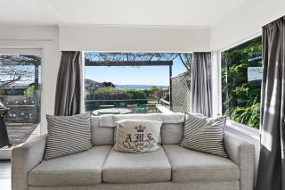 Wharewaka Bach - Lake Taupo Holiday Home - 1