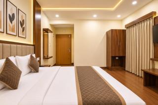 Hotel Premium Wood Domlur Near Manipal Hospital & Kemp Fort Mall - 2