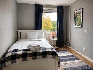 Guestly Homes - 4BR Villa with 2 Showers - 3