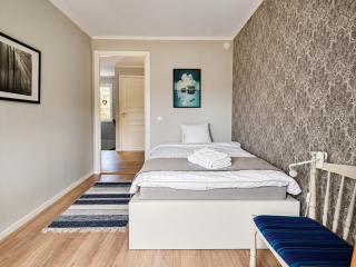 Guestly Homes - 4BR Villa with 2 Showers - 7