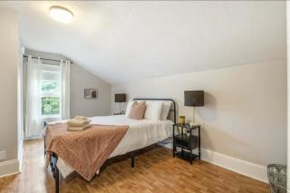 Comfortable 3-Bedroom Stay in Moncton - 1