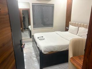 Hotel O M8 Guest house - 6