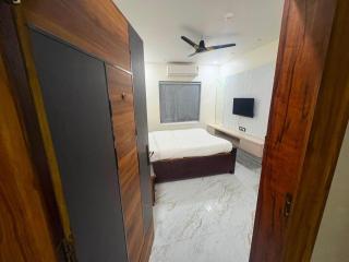 Hotel O M8 Guest house - 1