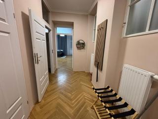 3 BDR - Apartment Treasure, in Vienna's Center - 3