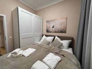 3 BDR - Apartment Treasure, in Vienna's Center - 2