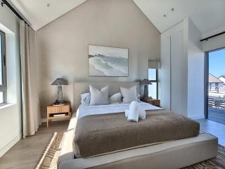 Boardwalk Hideaway 28 - Luxe 3BD Seaside Villa - 7