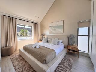 Boardwalk Hideaway 28 - Luxe 3BD Seaside Villa - 3