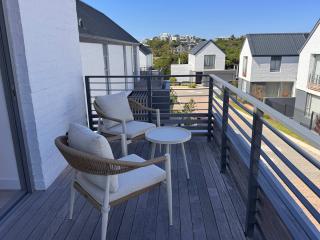 Boardwalk Hideaway 28 - Luxe 3BD Seaside Villa - 2