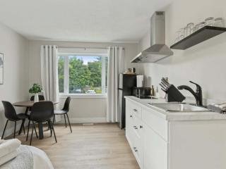Modern Studio Apartment in Moncton - 4
