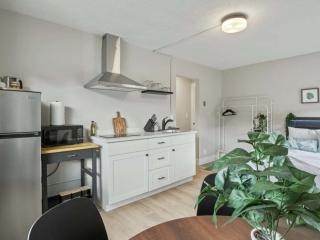 Modern Studio Apartment in Moncton - 2